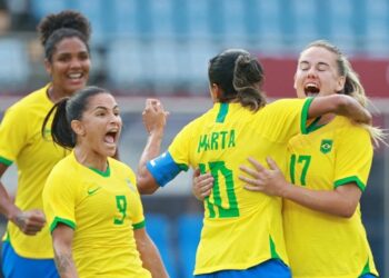 OLIMPÍADAS | Marta faz dois e Brasil goleia China em estreia