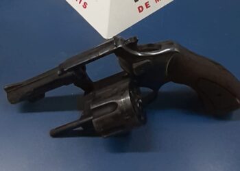 POÇOS DE CALDAS | Trio suspeito de roubo é preso e arma é apreendida