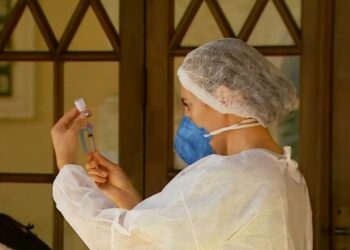 POÇOS DE CALDAS | Vacinação para pessoas com 46 anos acontece até às 17h deste sábado