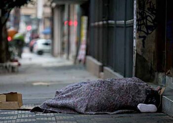 POÇOS DE CALDAS | Abordagem Social intensifica busca ativa por moradores em situação de rua com alerta de geada