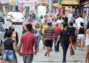 SÃO PAULO | Toque de recolher é suspenso e comércio funcionará até meia-noite
