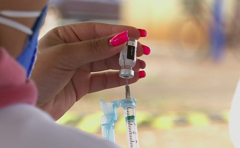 POÇOS DE CALDAS | Vacinação das pessoas com 37 anos segue neste sábado (31), até às 12h