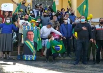 POÇOS DE CALDAS | Manifestantes fazem atos a favor de Bolsonaro e do voto impresso