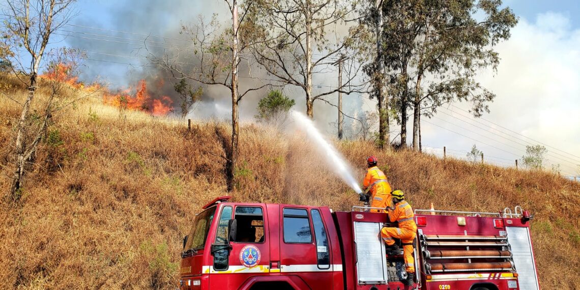 POÇOS DE CALDAS | Bombeiros combatem diversos incêndios nesta quinta