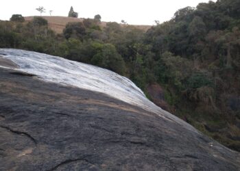 POÇO FUNDO | Morre criança que ficou ferida após cair de cachoeira