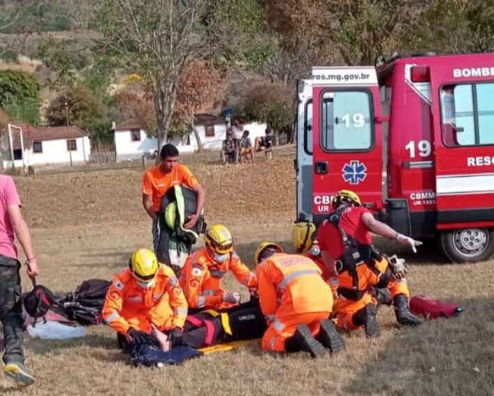 Piloto de voo livre sofre acidente durante pouso em Poços de Caldas