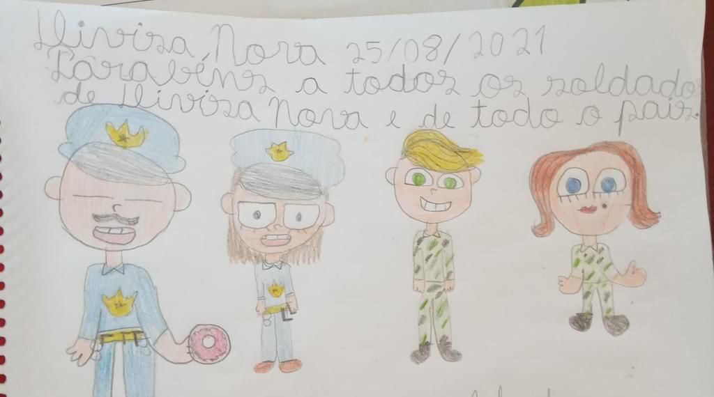 Soldados são homenageados com desenhos de alunos em Divisa Nova