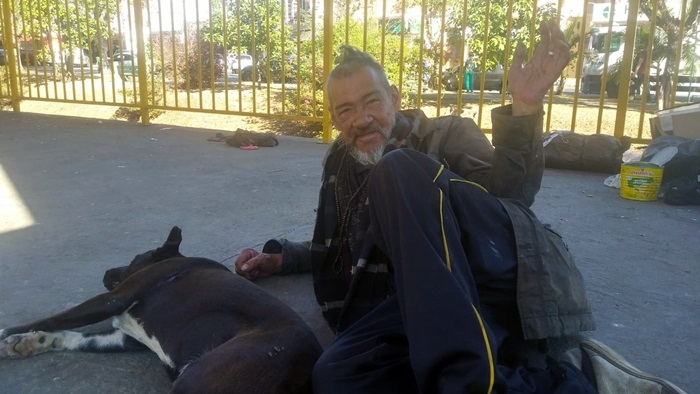 MORADOR DE RUA | “Se você é bicha, homossexual, uma lésbica, os primeiros que vão te tocar de casa, são os parentes”