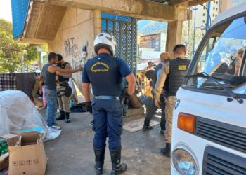 Operação para acolher pessoas em situação de rua é realizada em Poços
