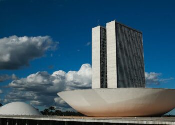 BRASIL | Câmara dos Deputados rejeita PEC do voto impresso