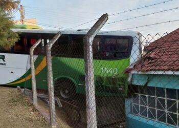 POÇOS DE CALDAS | Ônibus desgovernado atinge creche na Zona Sul