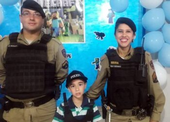 POÇOS DE CALDAS | Crianças ganham visita surpresa da PM em aniversário