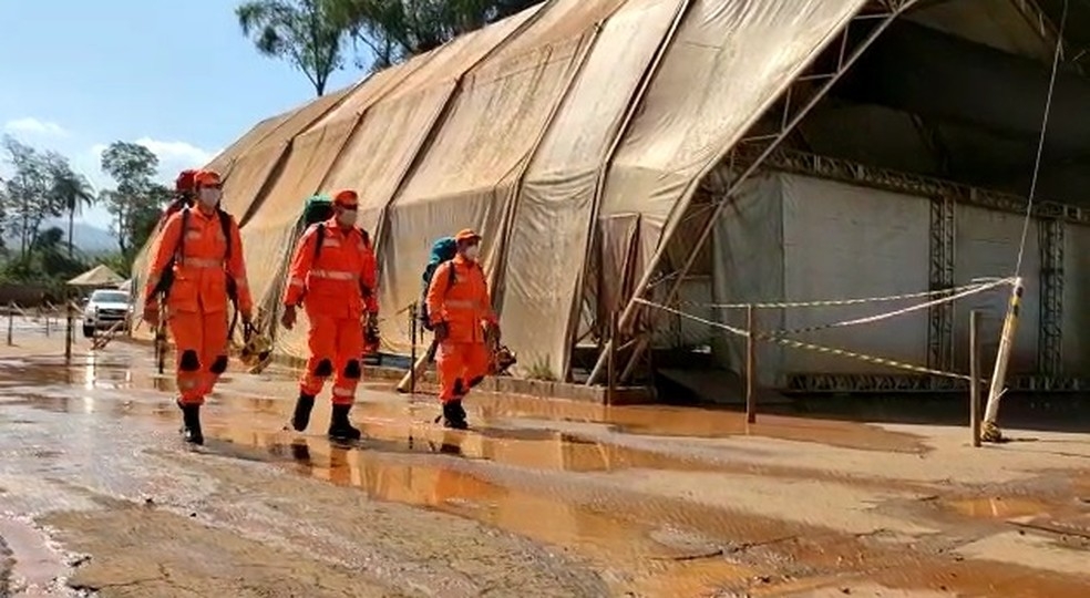 Depois de 30 meses de buscas, bombeiros encontram corpo em Brumadinho