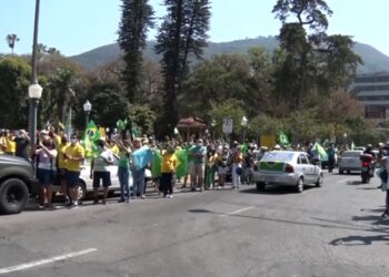 Veja como foram as manifestações a favor e contra Bolsonaro em Poços de Caldas