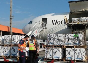 2,2 milhões de doses da Pfizer desembarcam no Brasil