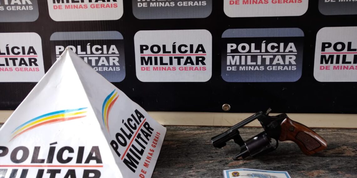 Cinco pessoas são presas suspeitas de manter aves em cativeiro