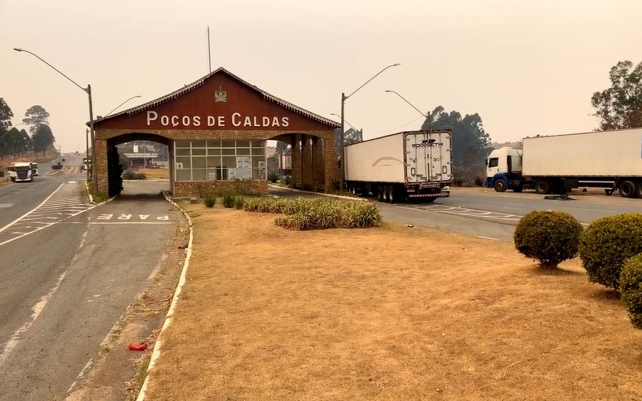 Caminhoneiros encerram paralisação em Poços de Caldas