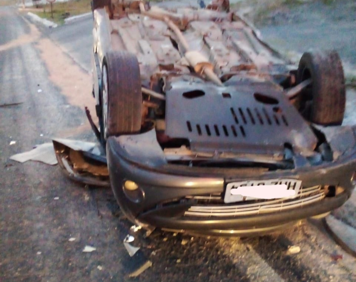 Jovens sofrem acidente ao retornarem de festa no Distrito Industrial