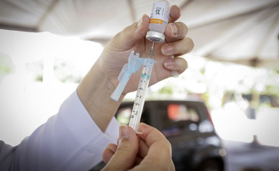 Repescagem para quem ainda não se vacinou acontece nesta quarta (15) em Poços