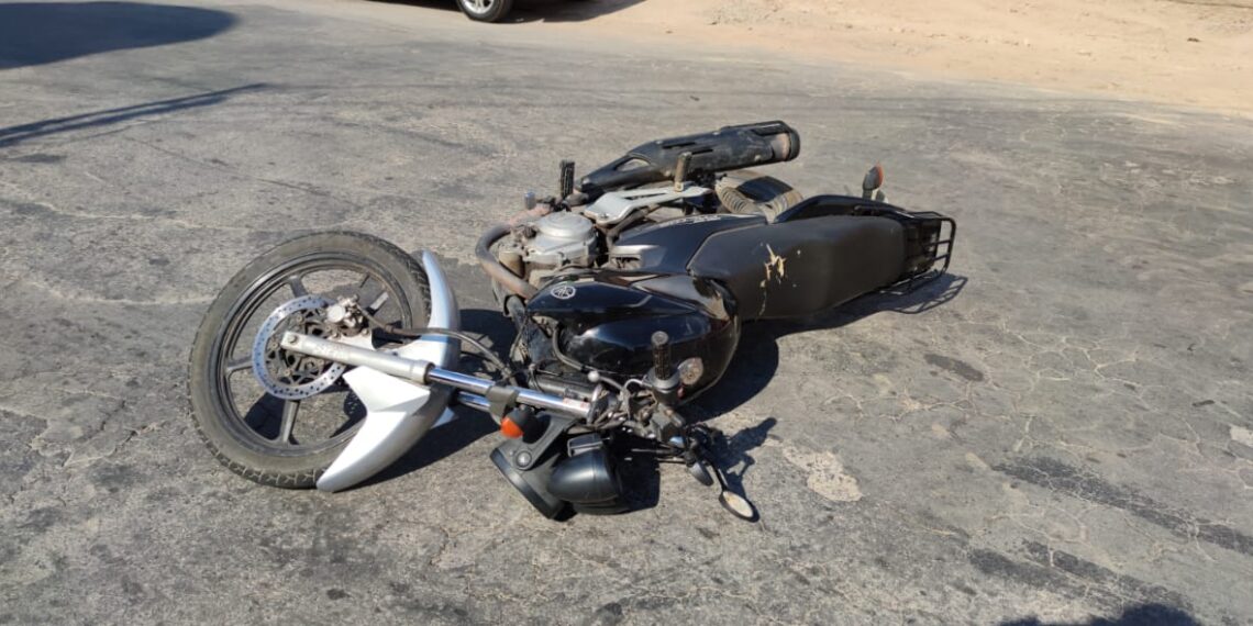 Embriagado e inabilitado, motociclista sofre acidente ao fugir de Blitz da PM