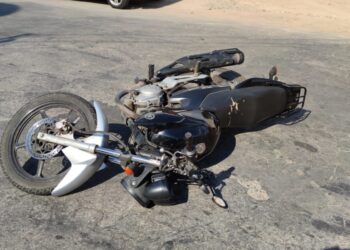 Embriagado e inabilitado, motociclista sofre acidente ao fugir de Blitz da PM