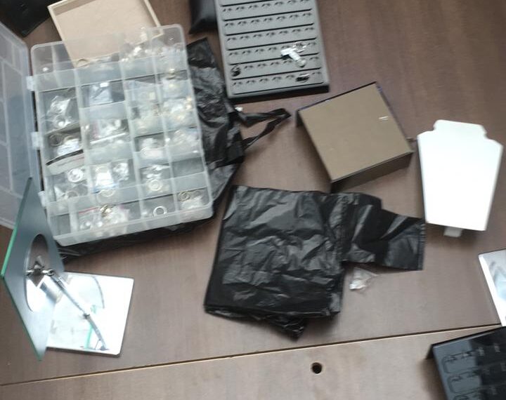 Bandidos levam cerca de R$ 100 mil em mercadorias de joalheria do Shopping