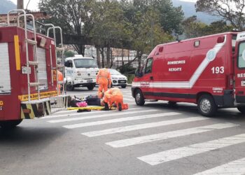 Ciclista é atropelada em avenida de Poços de Caldas