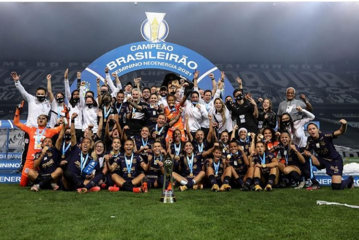 Time de futebol feminino do Corinthians conquista tricampeonato brasileiro