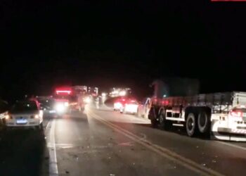 Motorista bêbado colide em dois veículos em rodovia da região