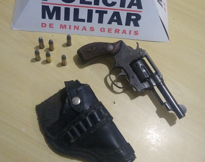 PM prende idoso com arma de fogo em avenida