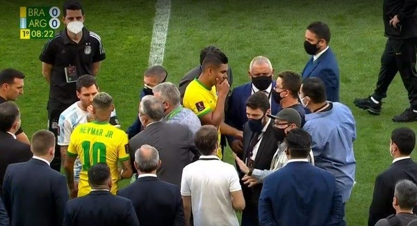Agentes da Anvisa entram em campo e paralisam Brasil x Argentina