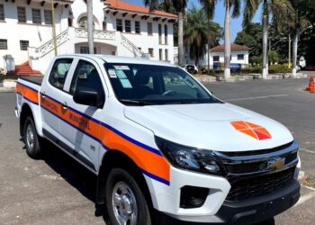 Defesa Civil de Poços recebe caminhonete e novos equipamentos