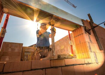 SENAI e Autarquia Municipal de Ensino oferecem curso de pedreiro básico