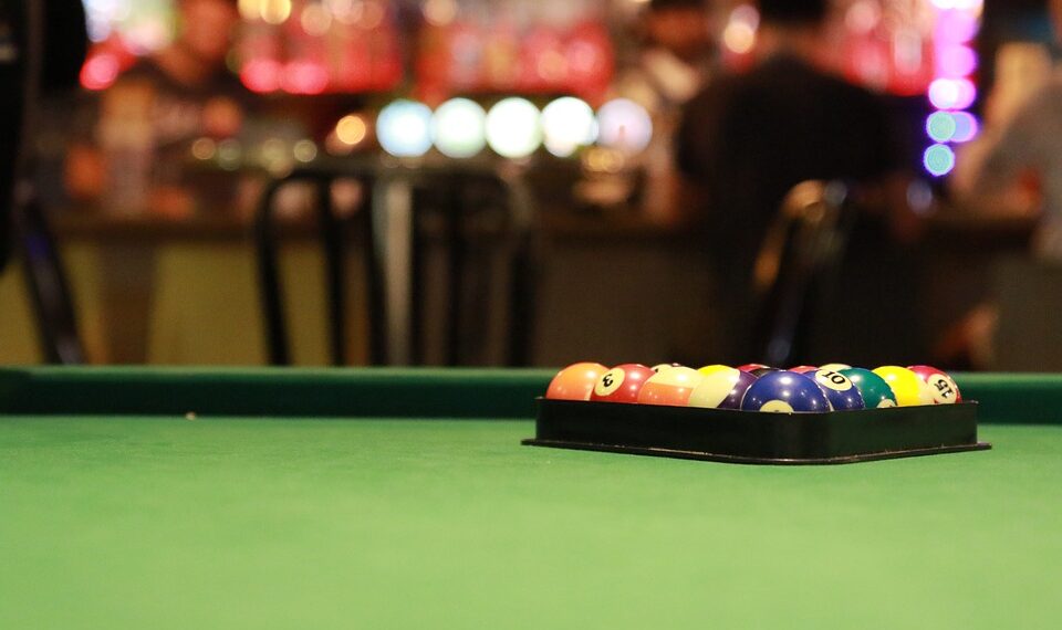 Comitê de Poços prorroga medidas, mas libera jogos de bilhar, cartas e outros