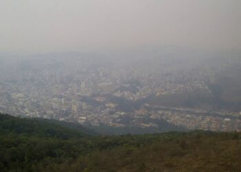 Poços de Caldas é coberta por fumaça de queimadas