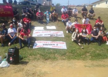 ‘Fora Bolsonaro’ reúne manifestantes na Zona Sul de Poços de Caldas