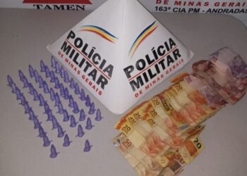 Mulher é presa e adolescente apreendido pelo crime de tráfico de drogas
