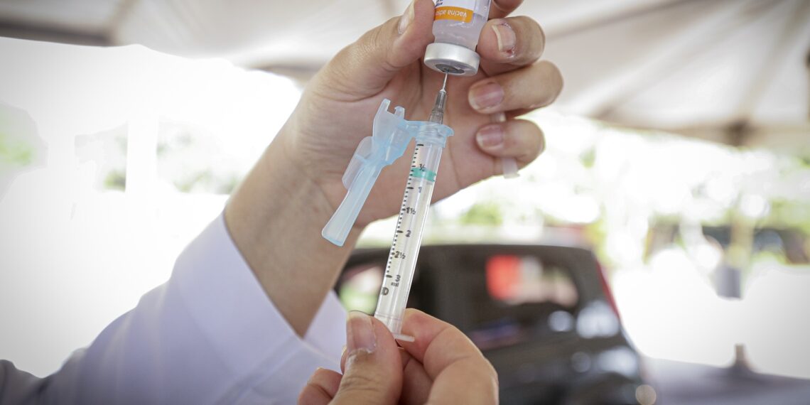 Repescagem para quem ainda não se vacinou acontece nesta quarta (15) em Poços