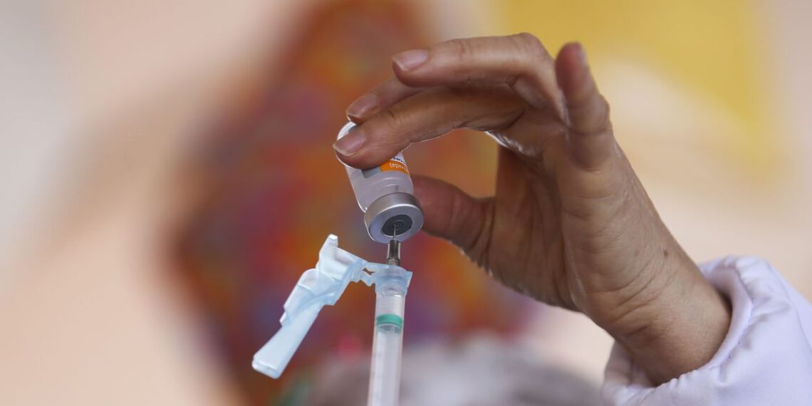 SP divulga calendário de aplicação de dose adicional contra COVID-19
