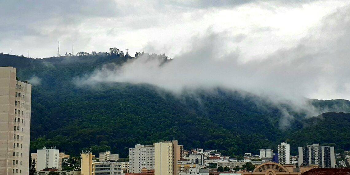 Temporais com granizo devem atingir Poços de Caldas e mais de 400 cidades de Minas Gerais
