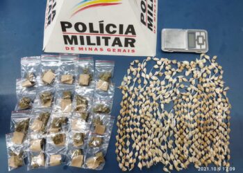 PM apreende adolescentes e mais de 500 porções de drogas