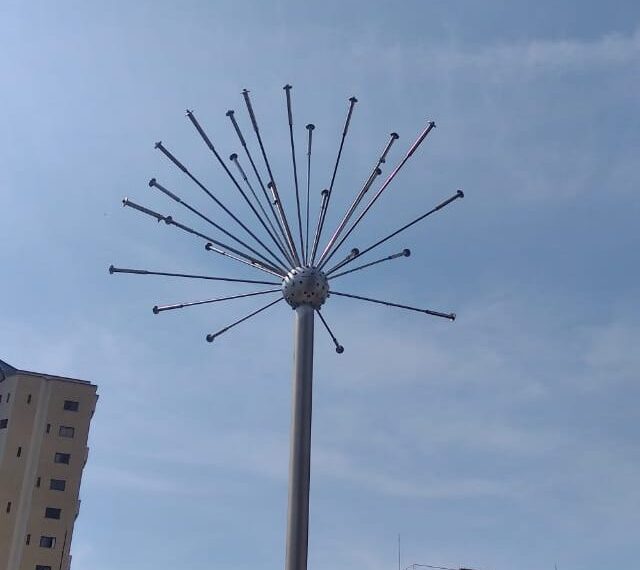 Homem é flagrado furtando hastes de fonte em Poços de Caldas