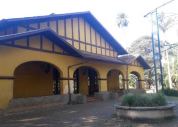 Vacinação contra Covid-19 continua neste sábado em Poços; confira quem recebe as doses