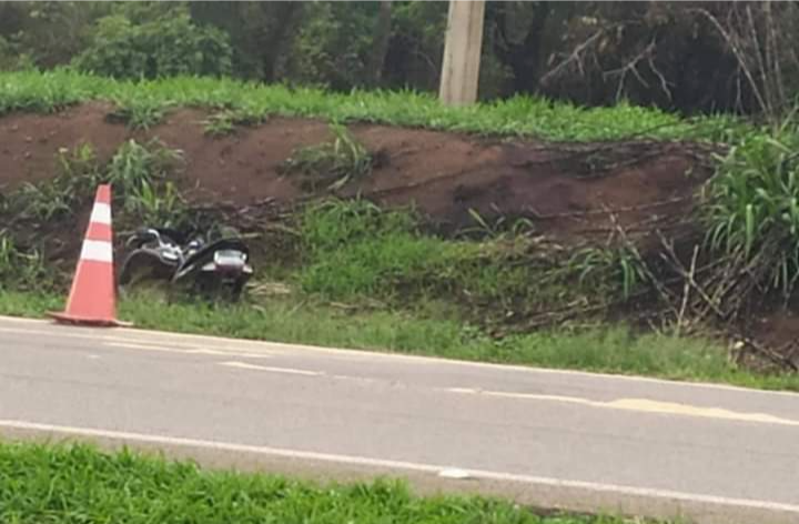 Motociclista de 72 anos morre após ser atropelado por caminhão em Mococa
