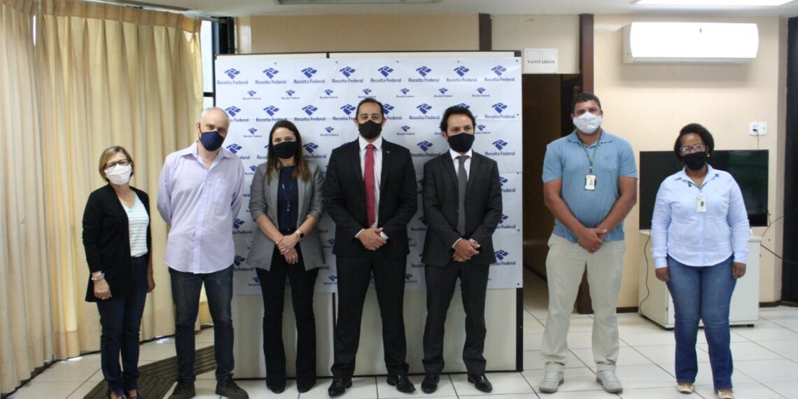 Receita Federal doa equipamentos e mobiliário para Polícia Militar e Polícia Civil