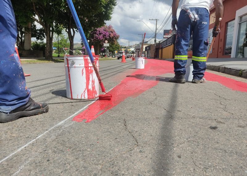 Associação dos Ciclistas comemora pintura de ciclofaixa em Poços de Caldas