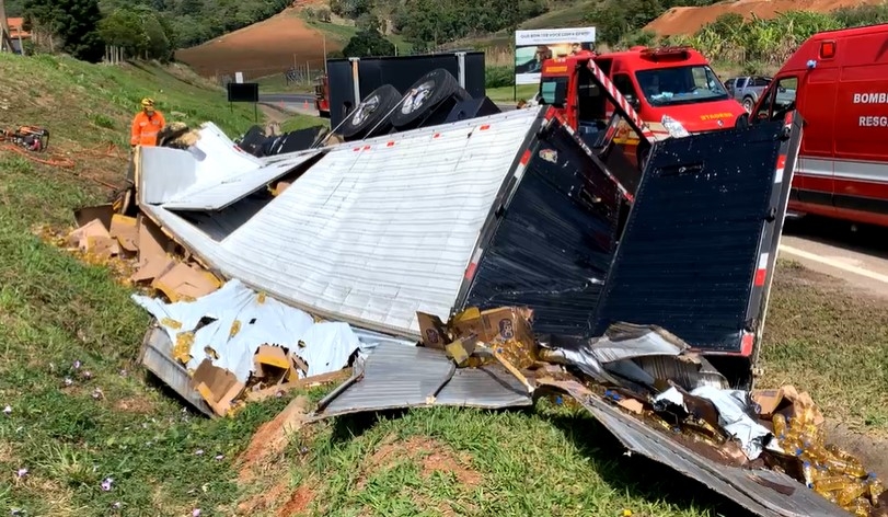 Mais um acidente com caminhão é registrado no Marco Divisório em Poços de Caldas