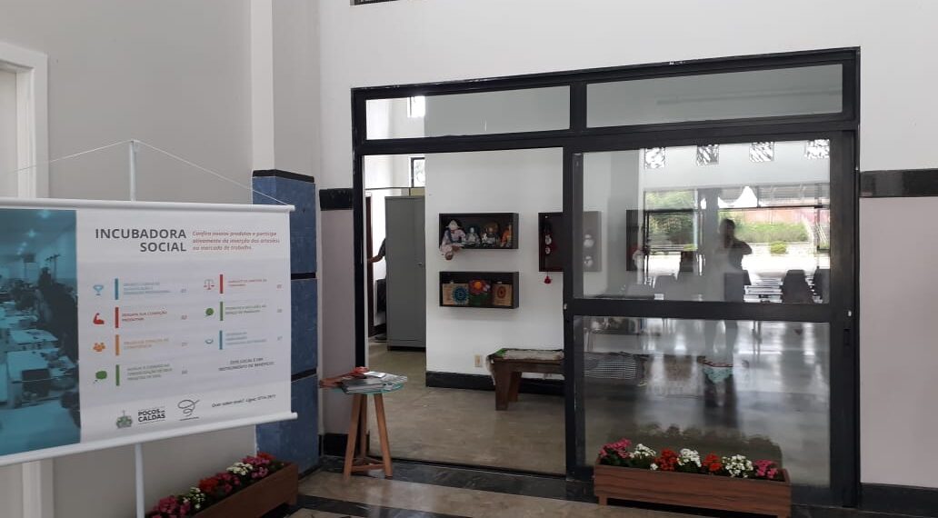Incubadora Social oferece cursos de marketing digital, estamparia e costura “upcycling” em Poços de Caldas