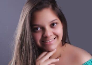 Jovem troca presentes de aniversário de 15 anos por cestas básicas para famílias carentes