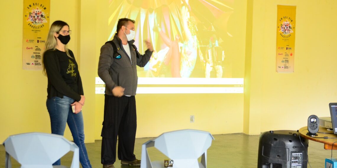 Rasgacêro exibe filme ‘Um Boi Bem + Brasileiro’ em escolas públicas municipais em Poços